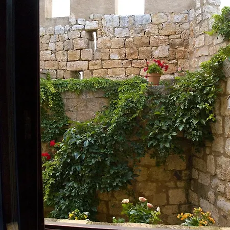 Landhaus Castillo De *