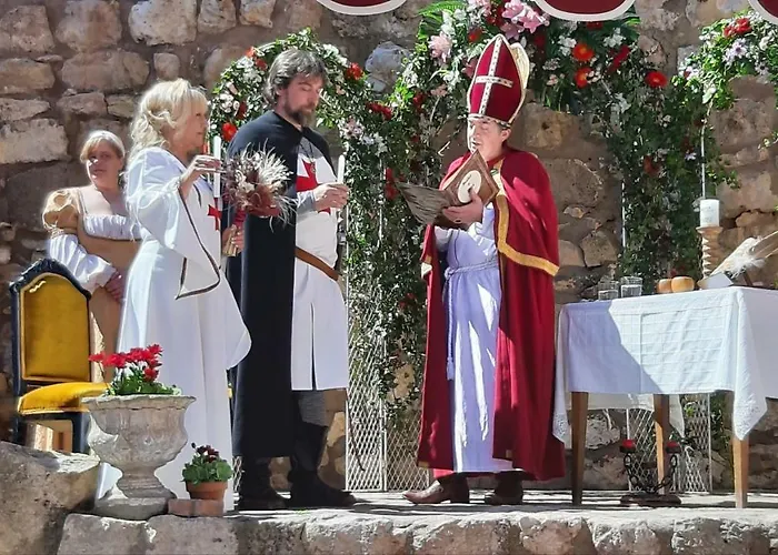 Castillo De בית כפרי